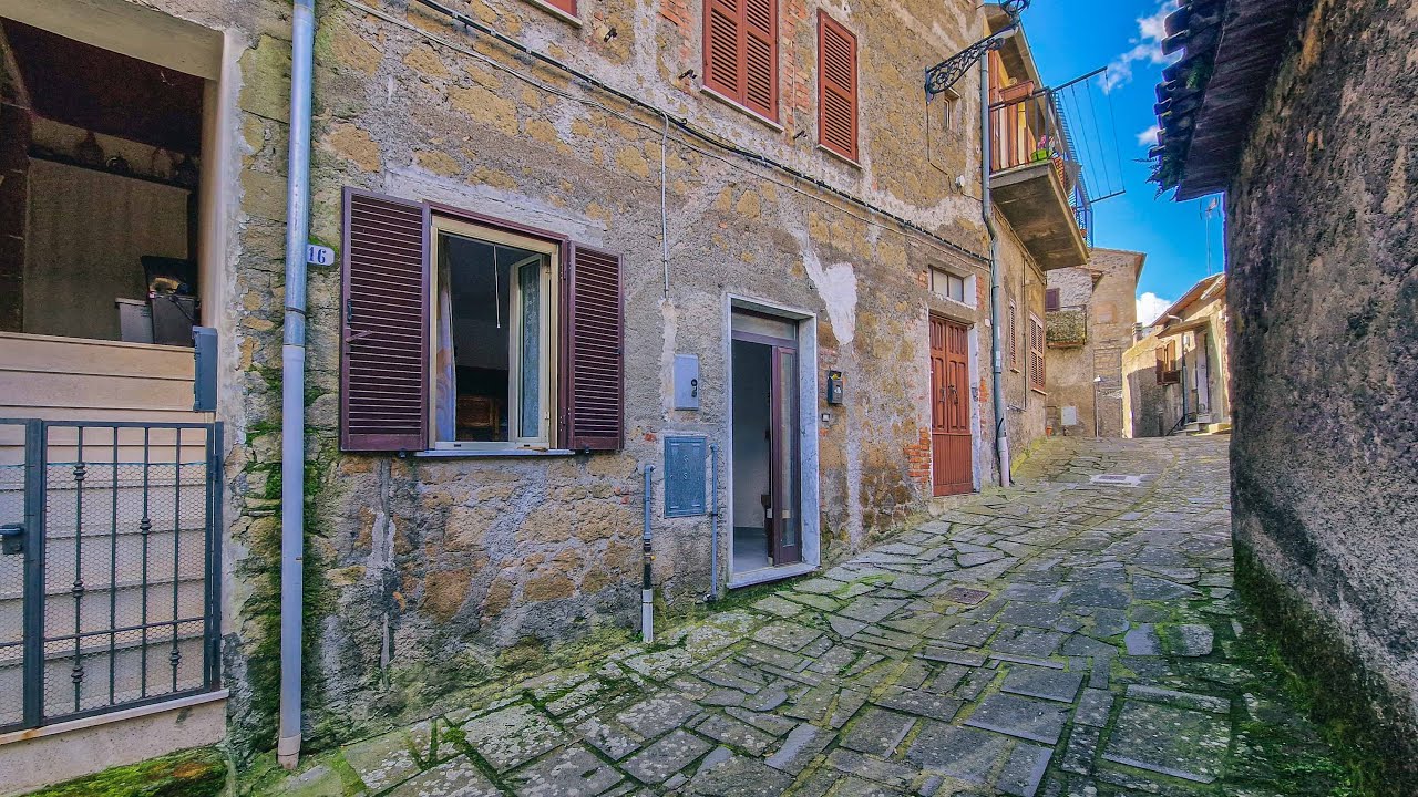 Visita dell'immobile | Gradoli (VT), Italia |Appartamento al piano terra, giardino con due accessi