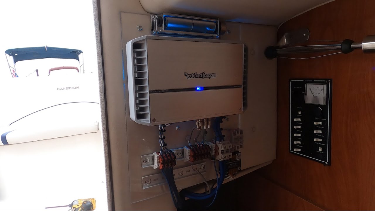 Glastron 249GT Stereo