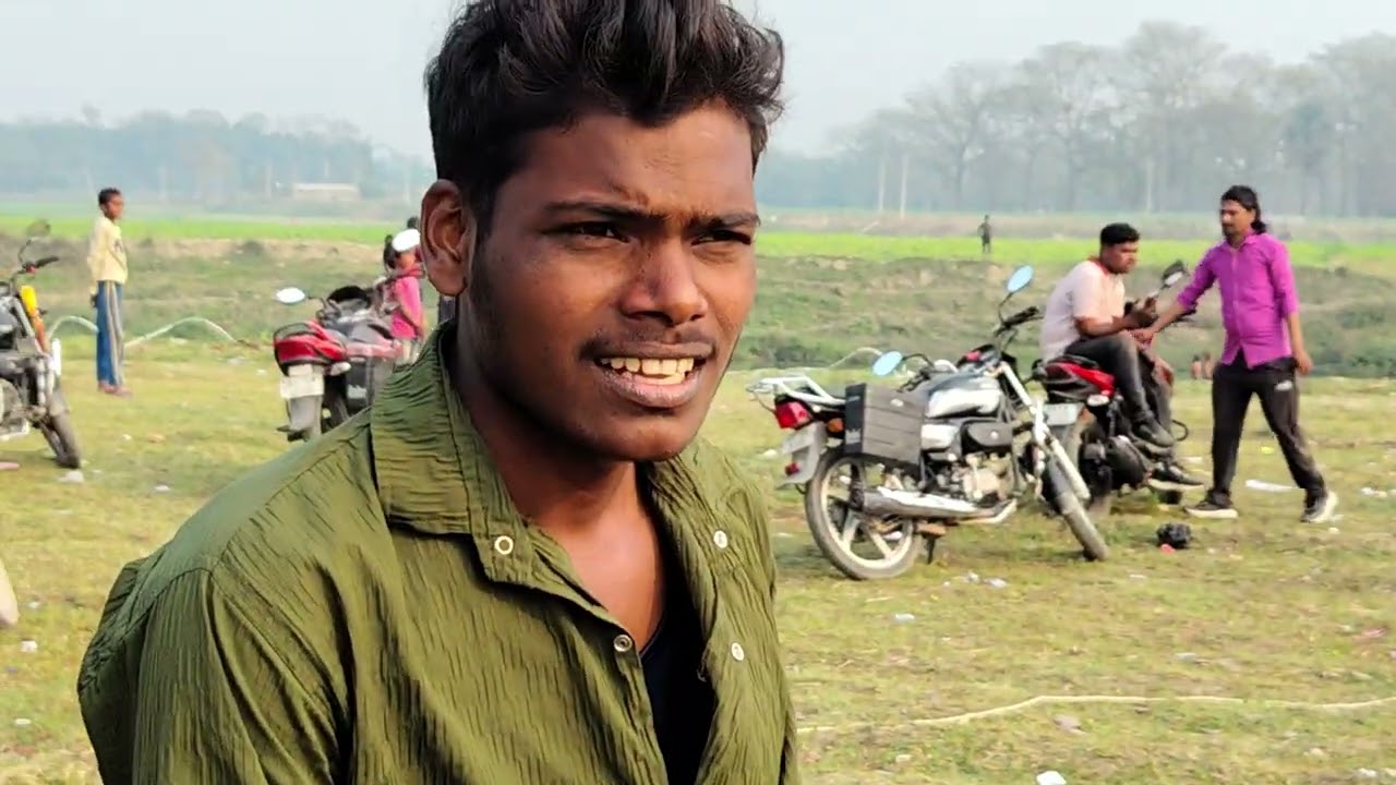 Hamare gaon mein cricket match ho raha hai padampur aur Fatehpur ke bich please support 🙏🙏