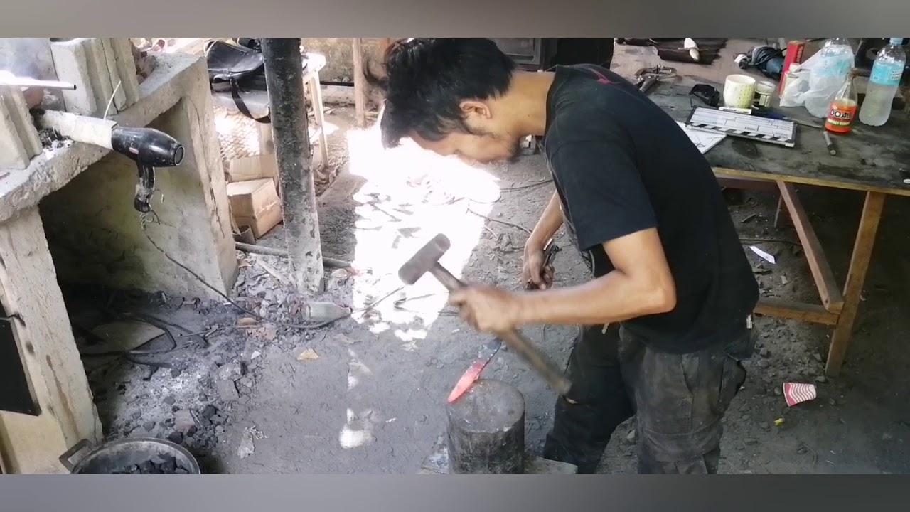 Forging a differentially hardened tanto