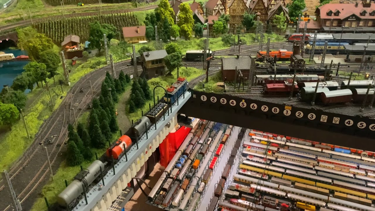 Mein Schattenbahnhof, ein Zugspeicher aus Holzlatten, Modelleisenbahn