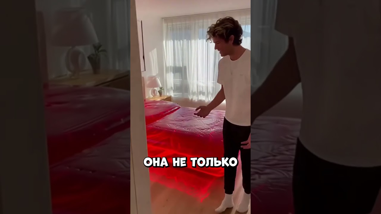 Кровать из желе выглядит странно, но на ней реально можно спать #shorts