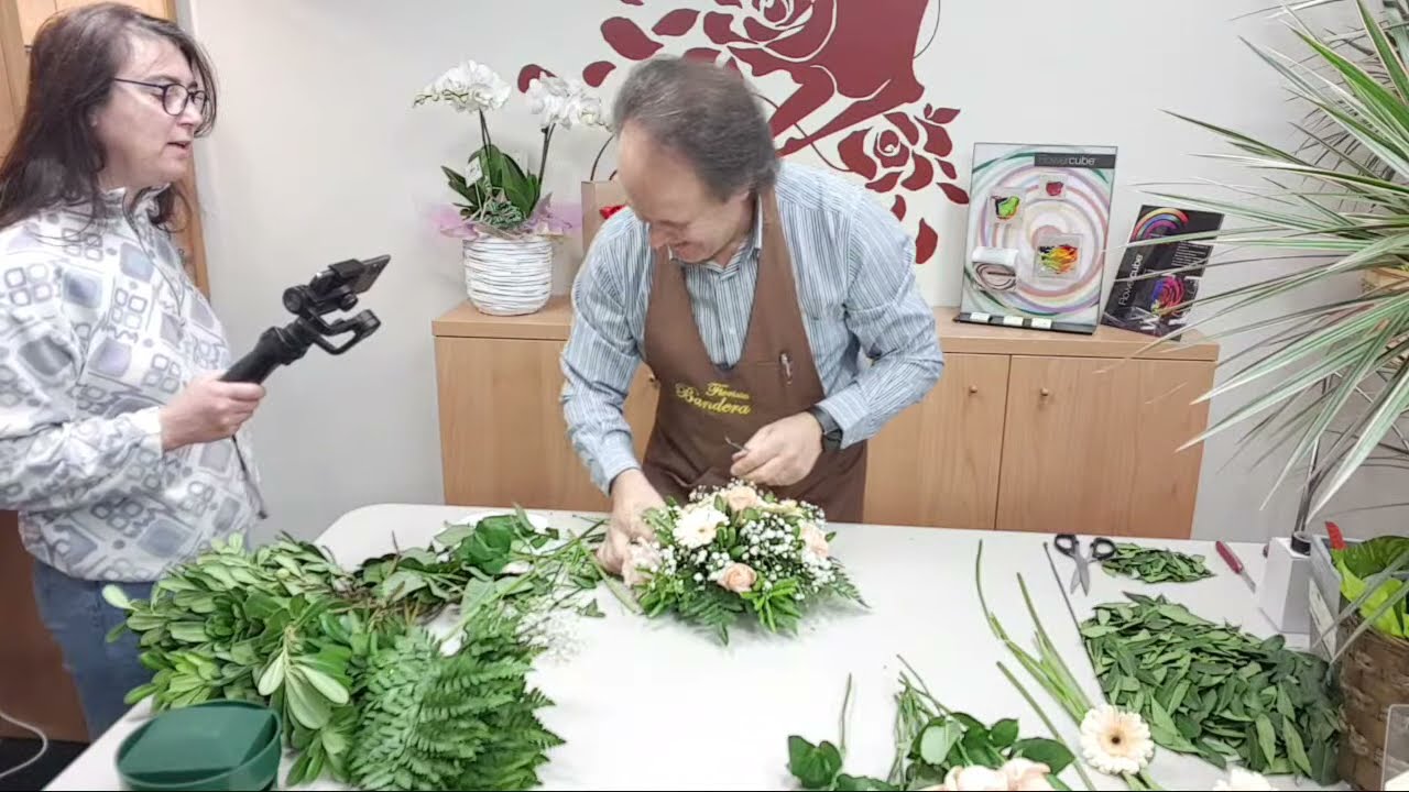 Tutorial centrotavola con rose e minigerbere per cresima - Fiorista Bandera
