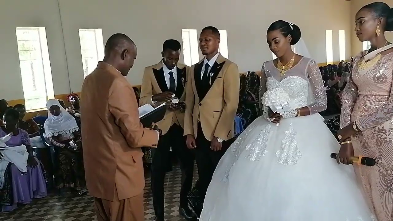 Bwana Harusi akataa kumpokea Bi Harusi
