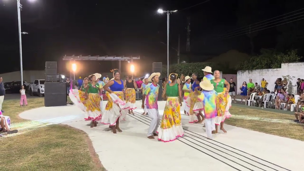 Grupo folclórico Arco Íris - praça das tradições