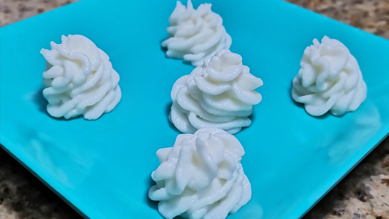 كريمة جوز الهند و الكريم شانتيه النباتي ثابت و طعمه خطير 😋 خلي لبن وبيض وقمح