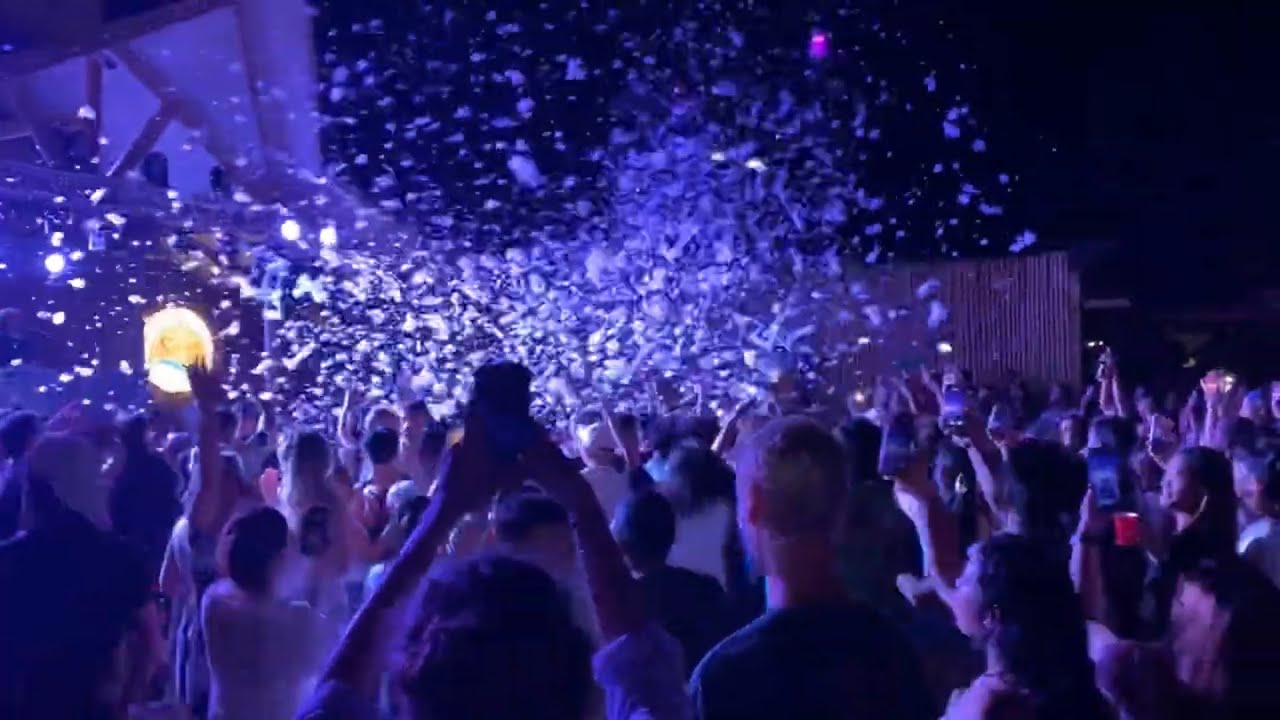 Foam Party at Siargao Beach Club #siargao #siargaoisland #siargaovlog #foampartydj