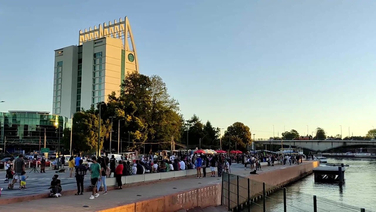 Costanera de Valdivia en verano | Regi&oacute;n de Los R&iacute;os, Chile