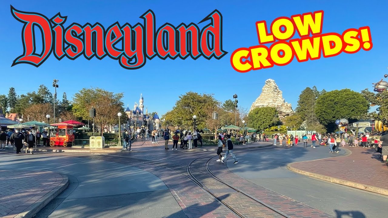 Low Crowds at Disneyland! What it’s like During off-Season.. Refurbs, Construction Updates & More!