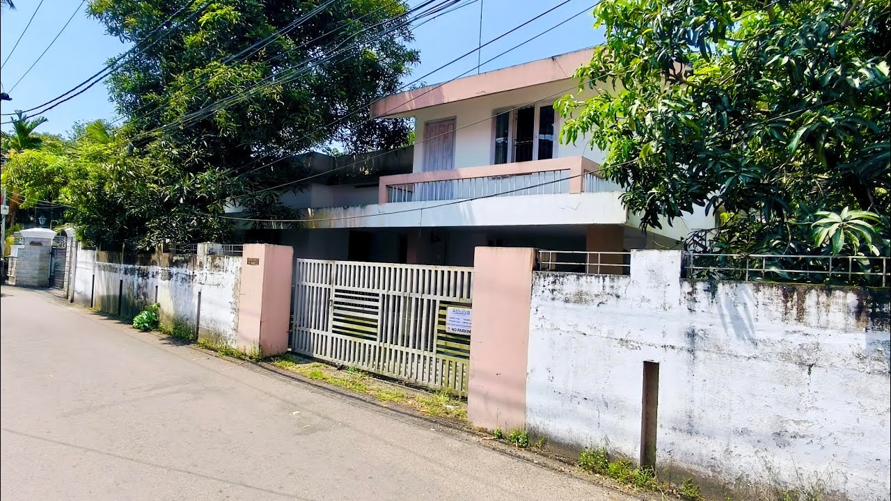 USED House for sale.8 സെന്റും, വീടും എറണാകുളം, വൈറ്റില. മെട്രോ സ്റ്റേഷൻ & NH:66 Near#video 
