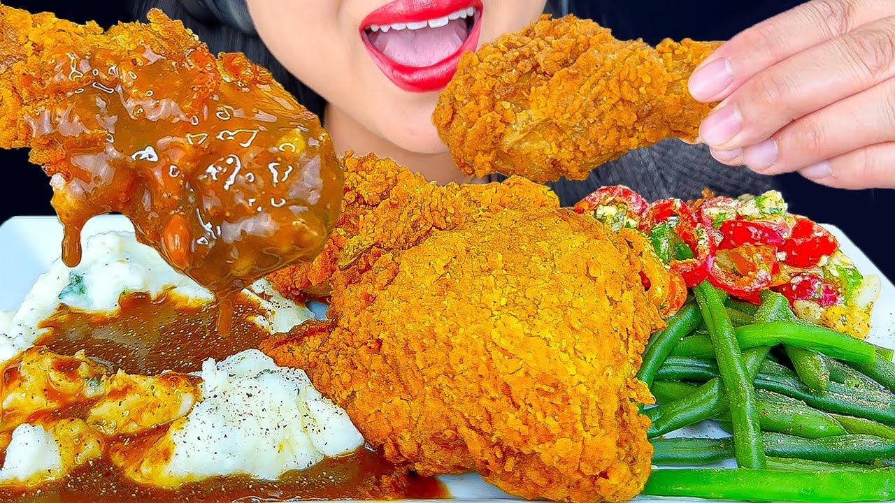 ASMR FRIED CHICKEN DIPPED IN GRAVY & HOT SAUCE (MUKBANG)