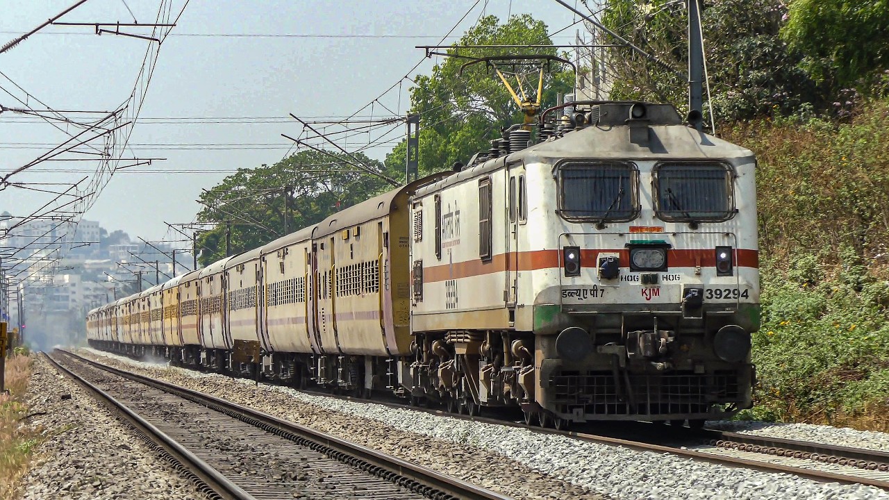 WAP 7 climbing a Steady Gradient | Chikkamagaluru Yesvantpur Express | Indian Railways