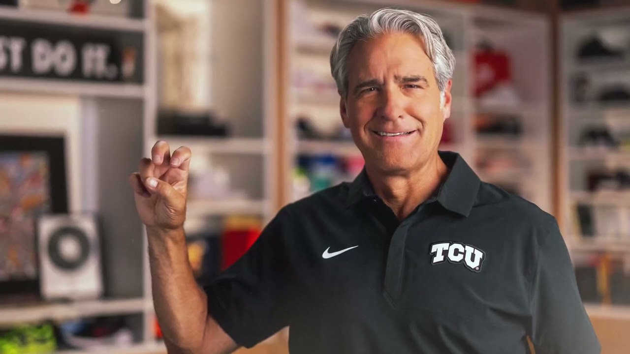 Эллиот Хилл &rsquo;86 / Президент и генеральный директор / NIKE, Inc.