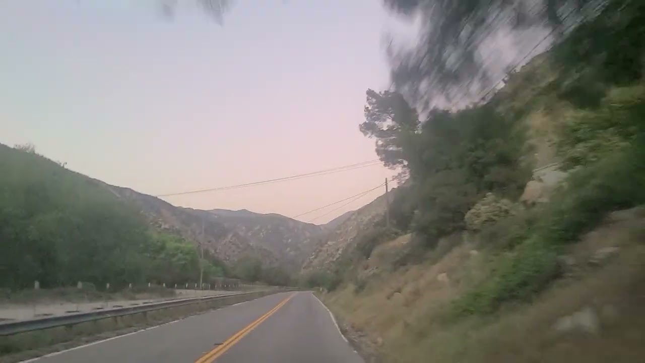 Un atardecer en la montaña 