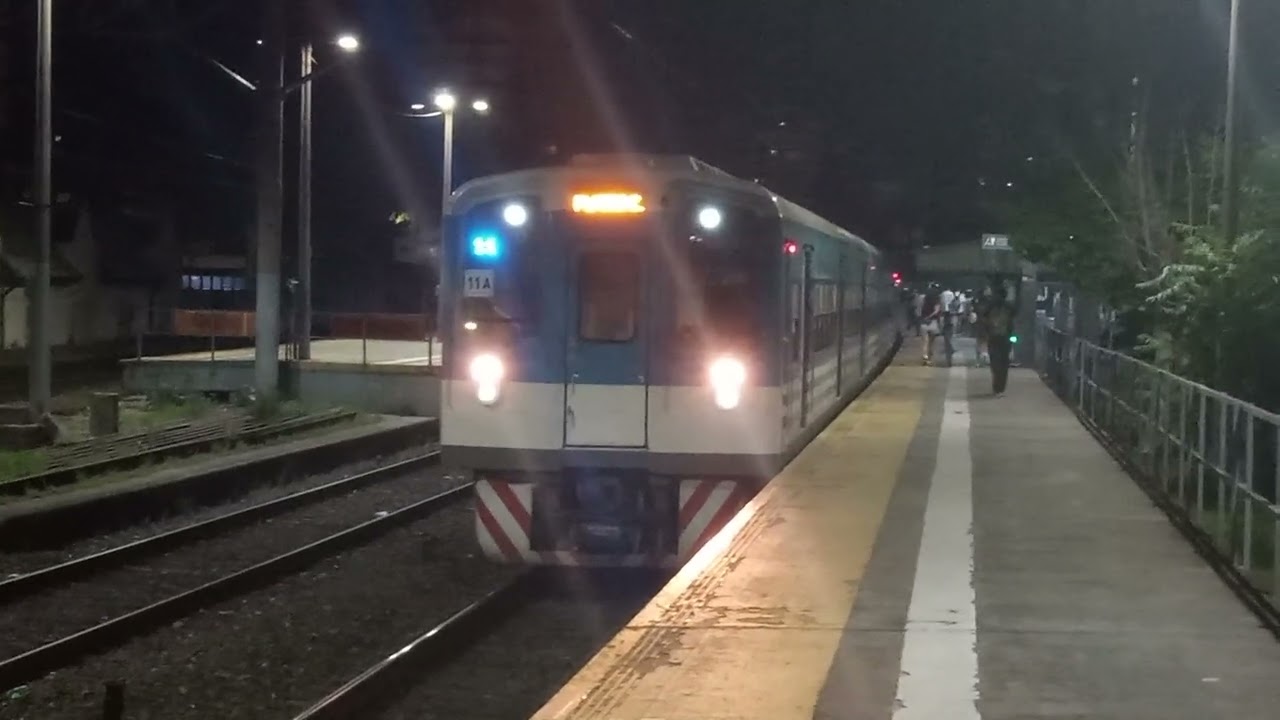 Trenes en la Estación Lanús (2): CSR + Toshiba.