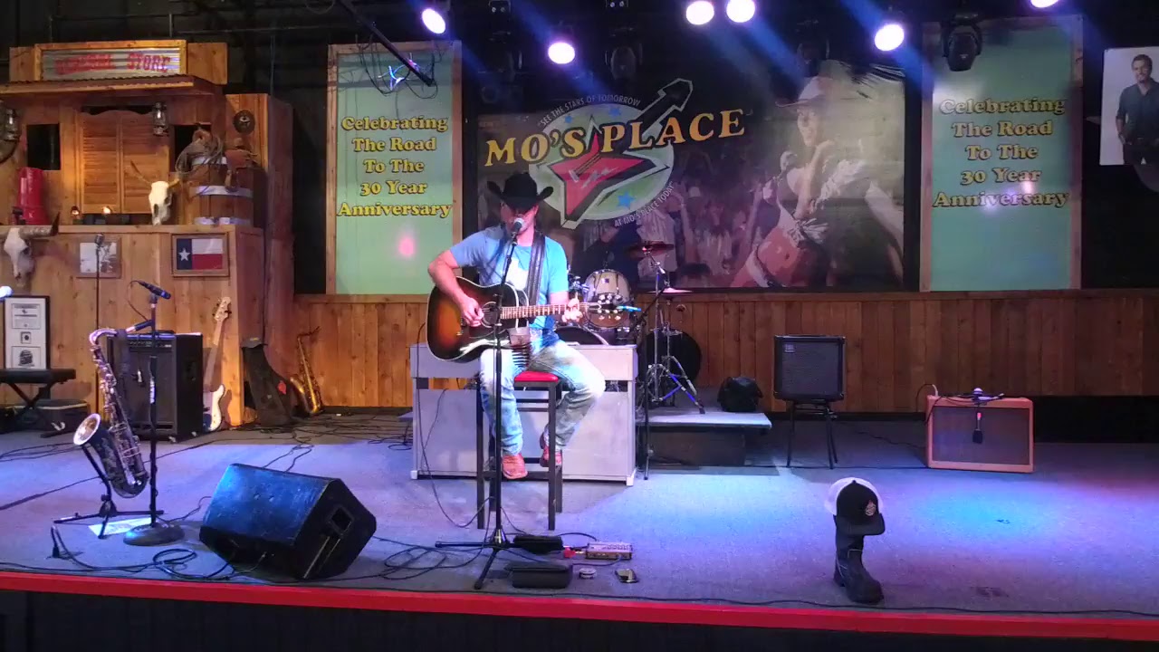 Donice Morace LIVE at Mo&rsquo;s