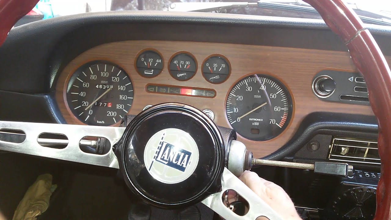 Lancia Fulvia messa in moto dopo giorni di fermo.