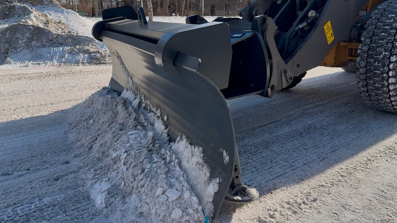 Volvo L90H with YPV ice ripping blade with weight / Isrivning