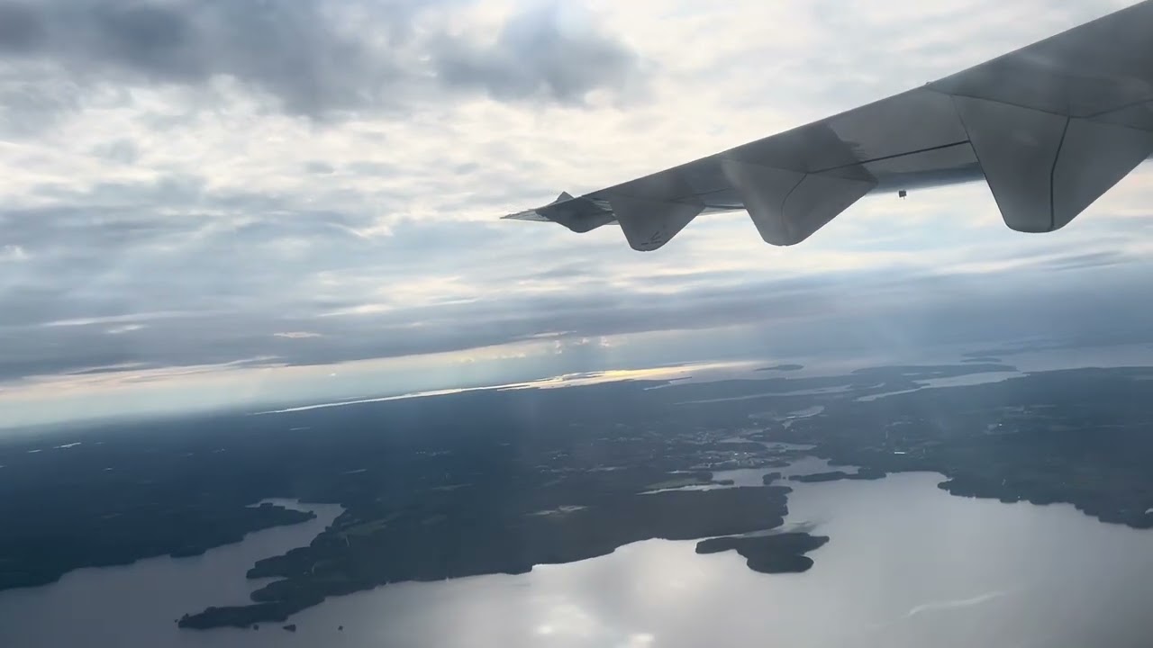 Finnair ATR-72 approach and landing to Kajaani