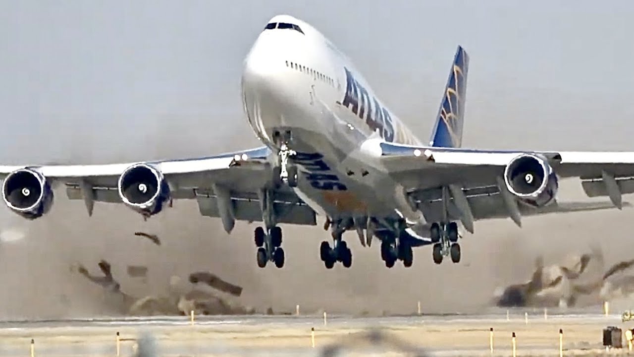 Boeing 747 Destroys The Runway