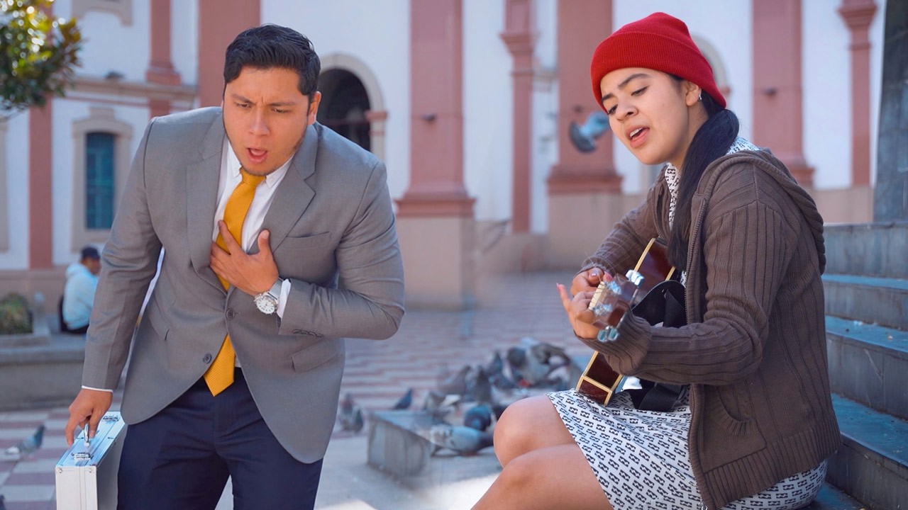 Cantante callejera salv&oacute; a un millonario y su vida cambi&oacute; para siempre #amor #drama #reflexiones