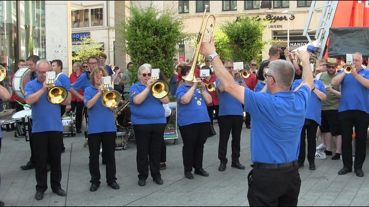Fanfarenkorps Hannover - Cordula Grün ( Cover Die Draufgänger ) am Kröpcke Hannover / 8.7.2023 ( 6 )