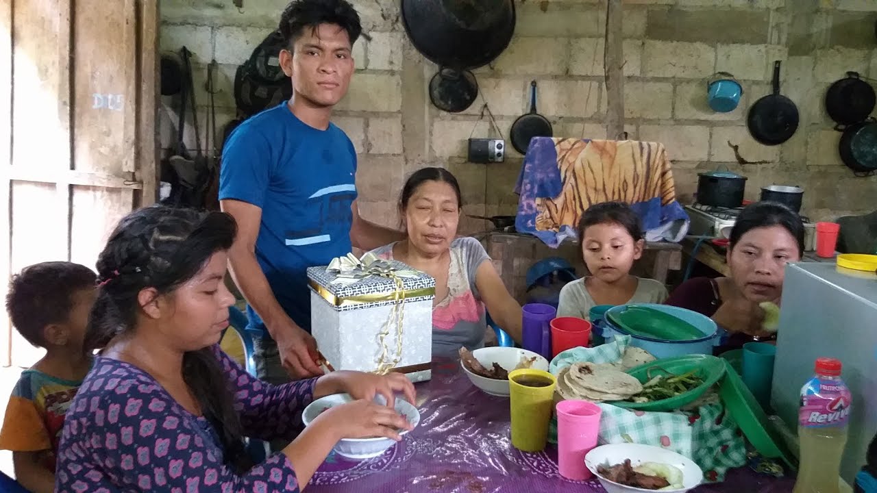 Por primera ves Rosí almorzando con mamá de Noé / Carne asada