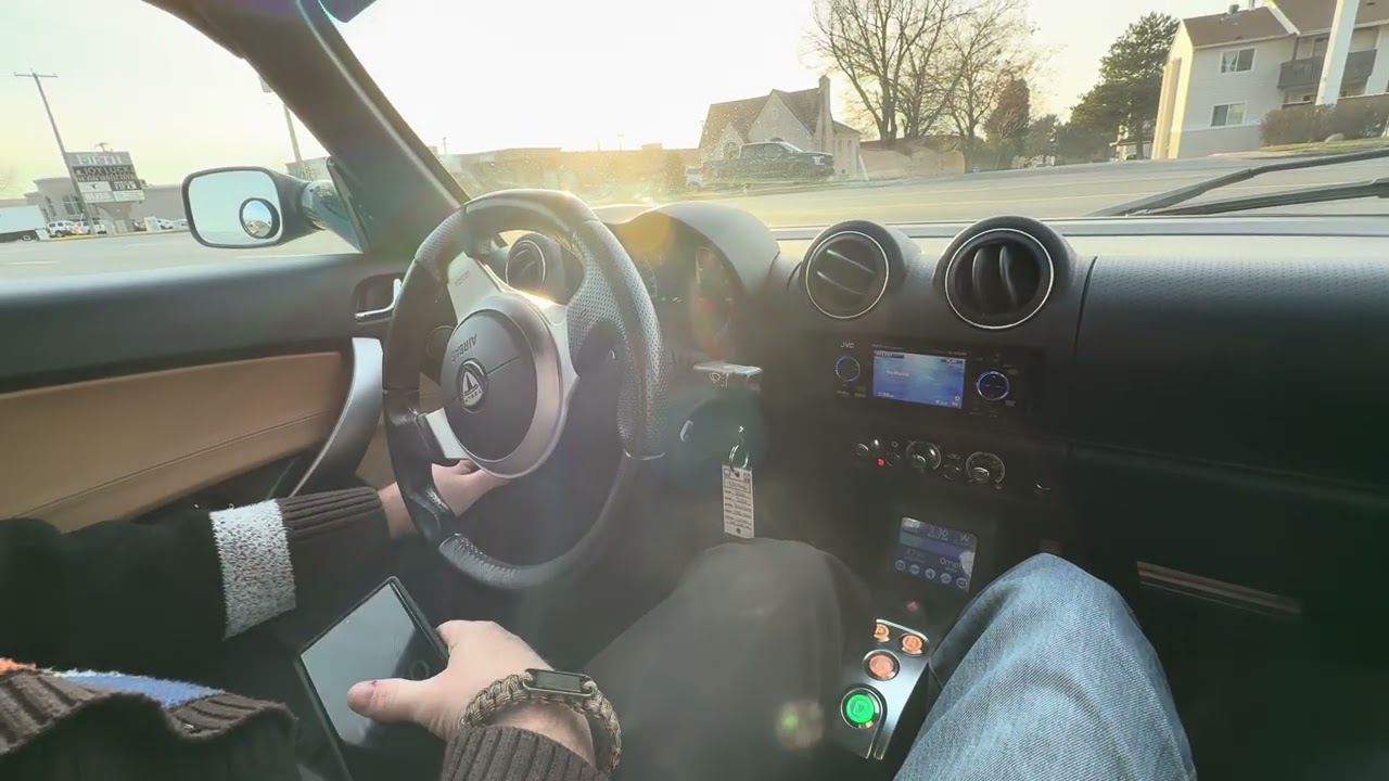 Поездка на Tesla Roadster 2010 года в качестве пассажира.