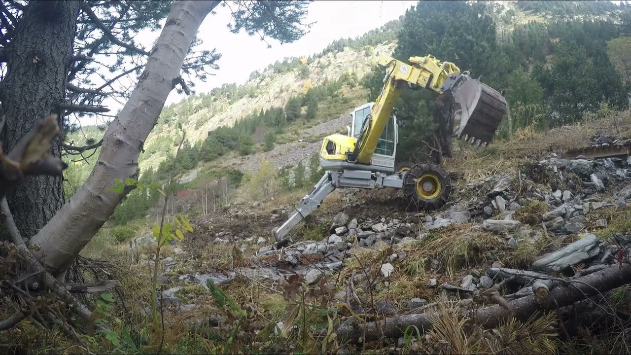 Menzi muck M220 walking/spider excavtor