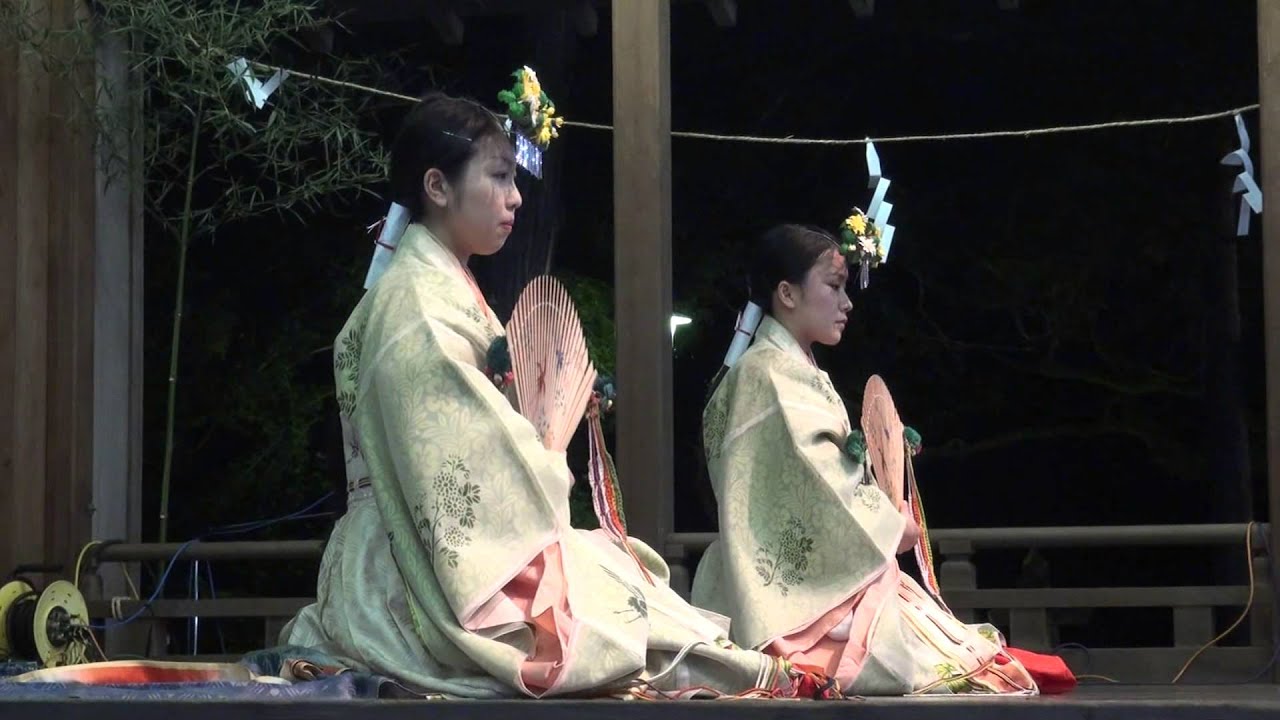 宇佐神宮夜参り巫女舞2