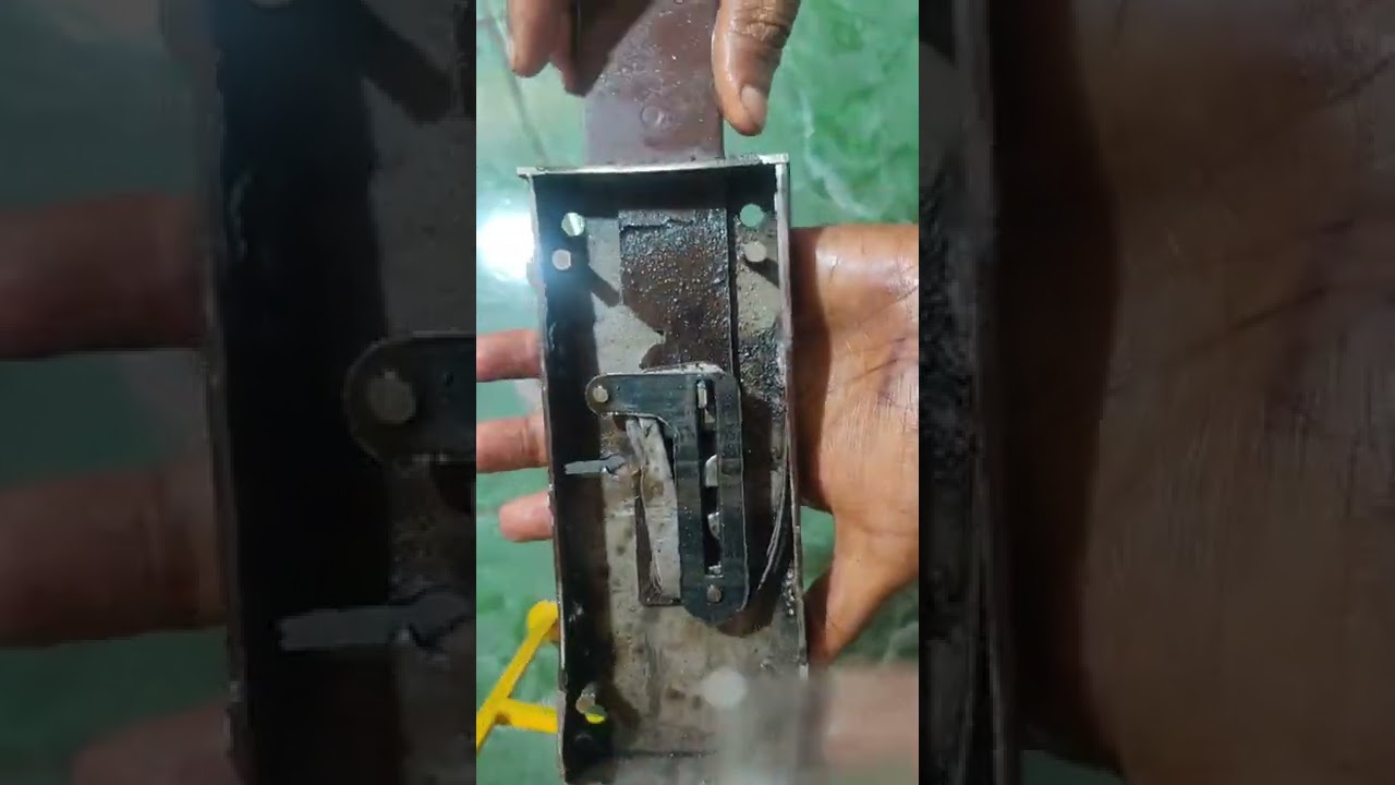 shutter lock cut and open / shutter lock ke under ka part kaise kam krta hai