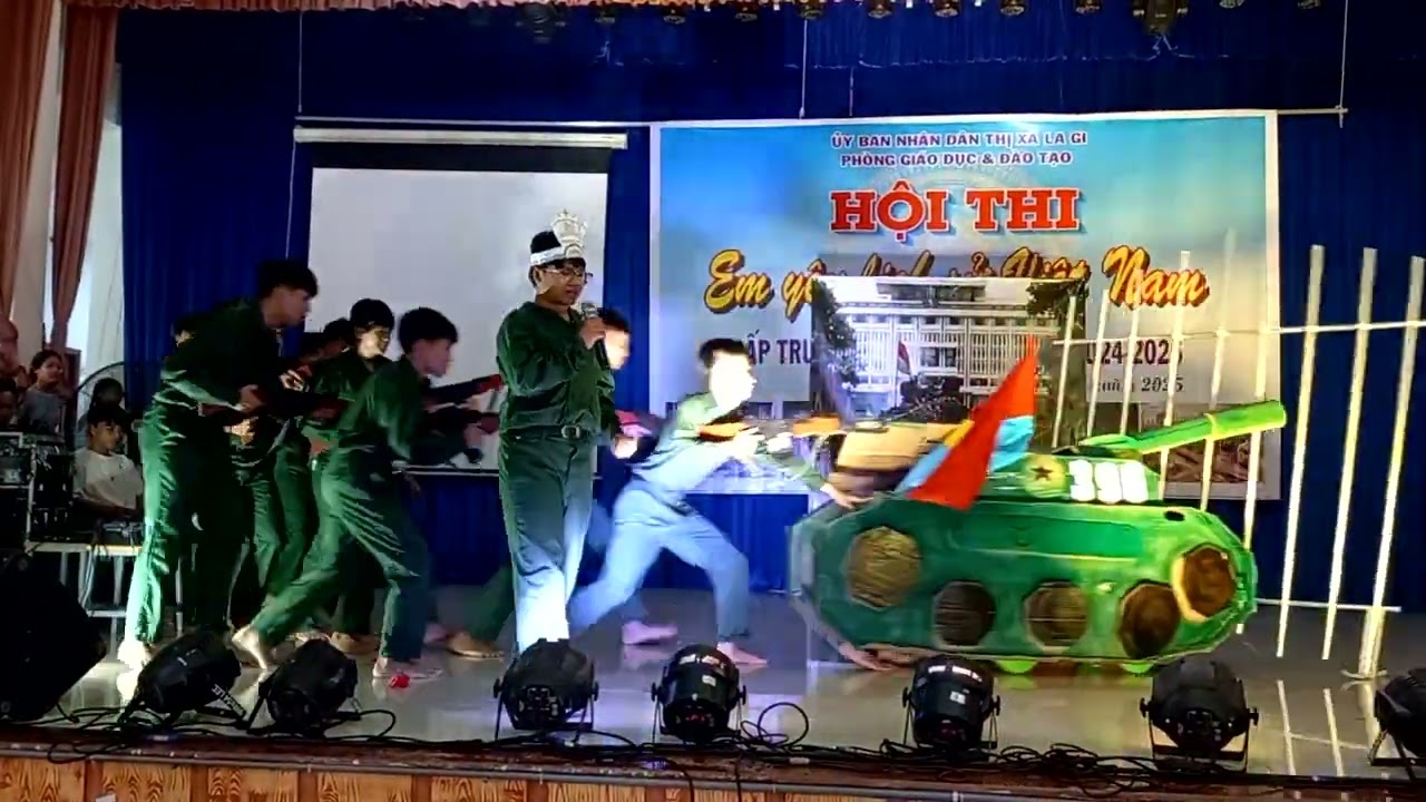 Phần thi sáng tạo của trường THCS Phước Lộc.