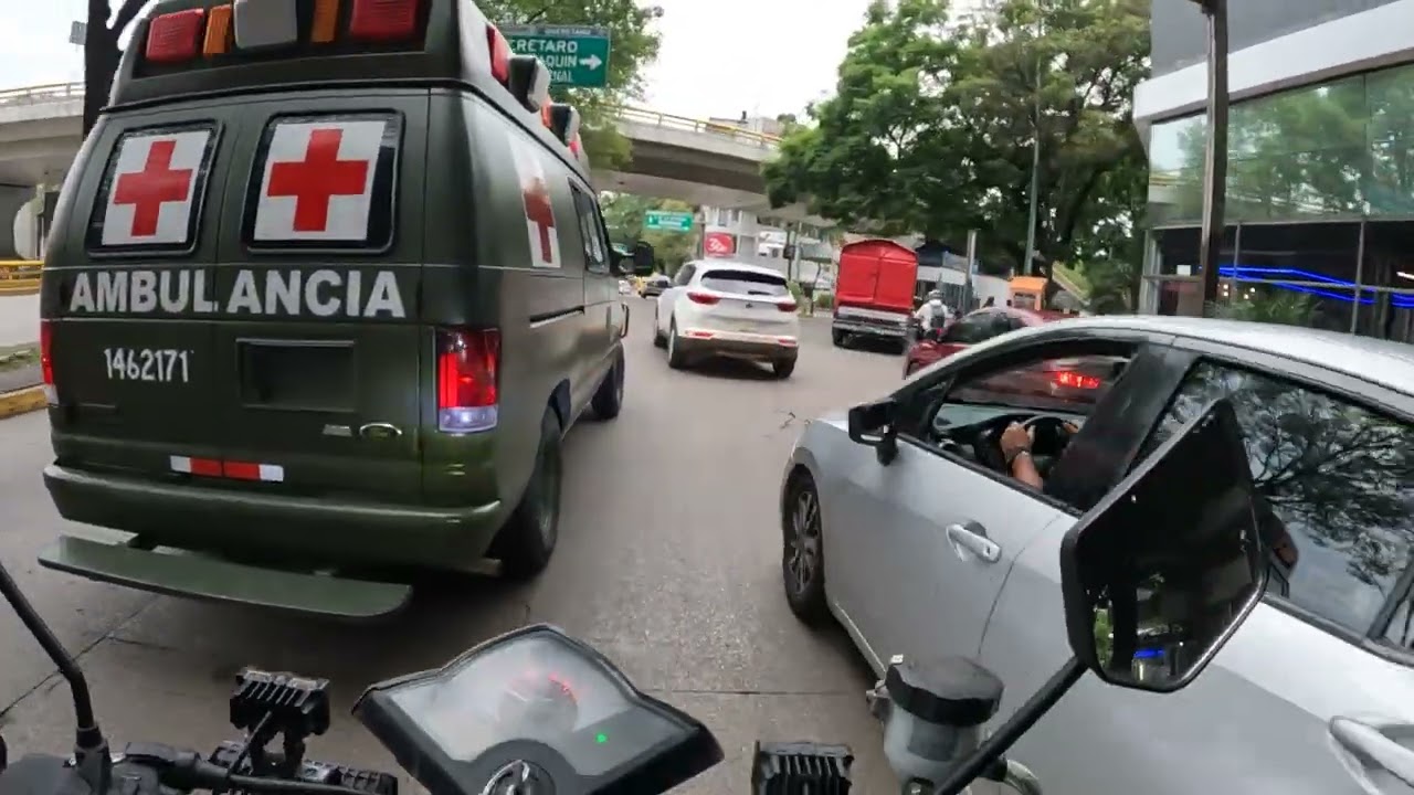 Escoltando una ambulancia! || Moto miercoles