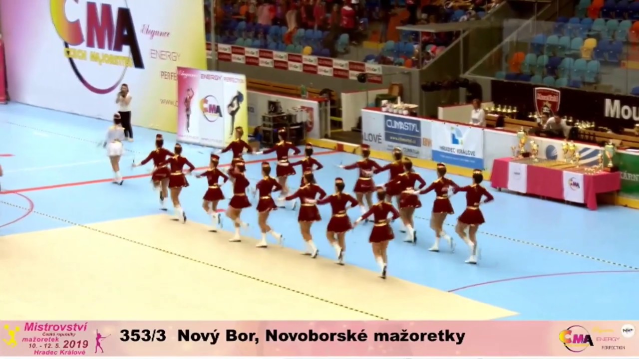 Novoborské mažoretky 2019 - Defilé klasik baton senior - PRETTY WOMAN