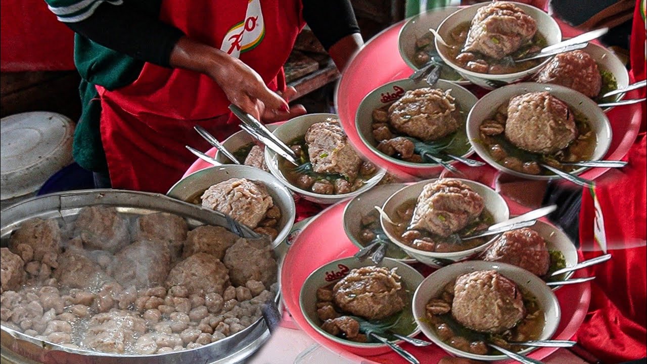 TEMPAT MAKANNYA DESAK DESAKAN TAPI YANG BELI ANTRI - ANTRI