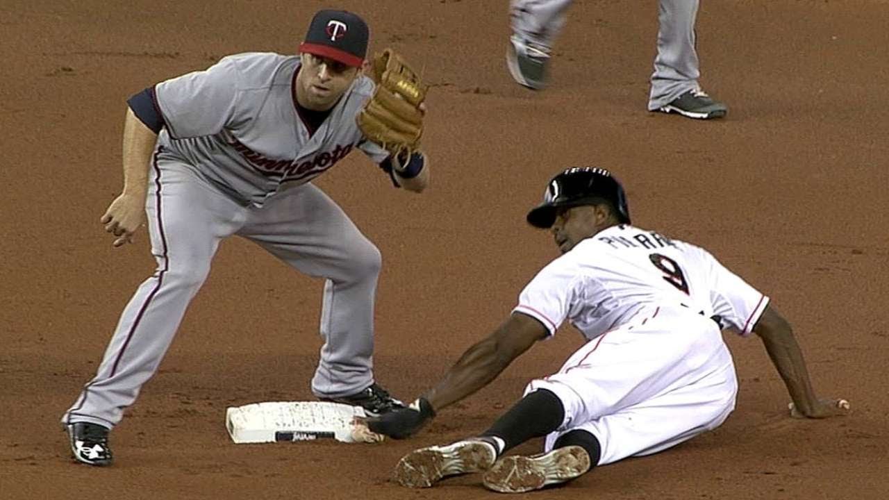 Mauer catches Pierre trying to swipe second
