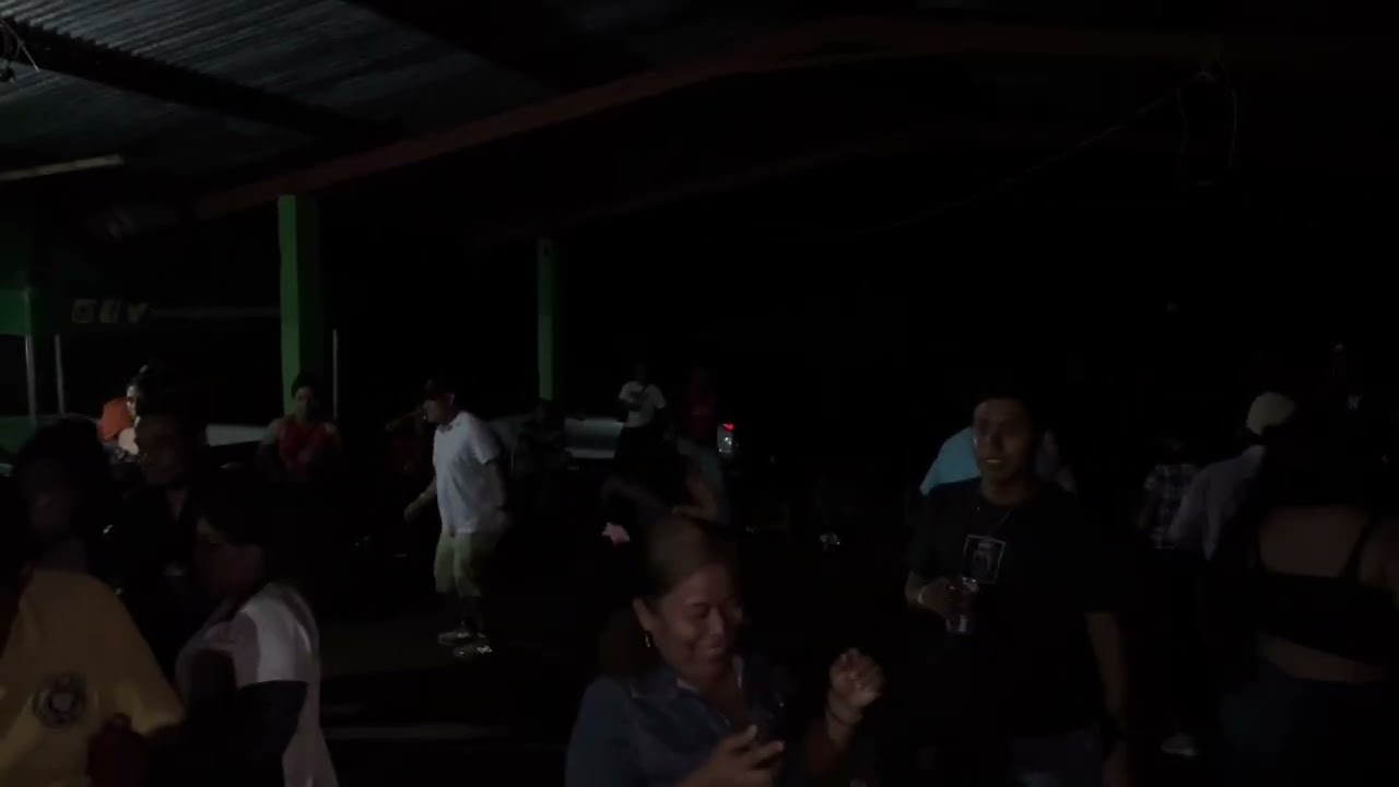 Los Líderes de la Cumbia. Tema: Los Zapatos de la abuela. Para contratos 6743-4566