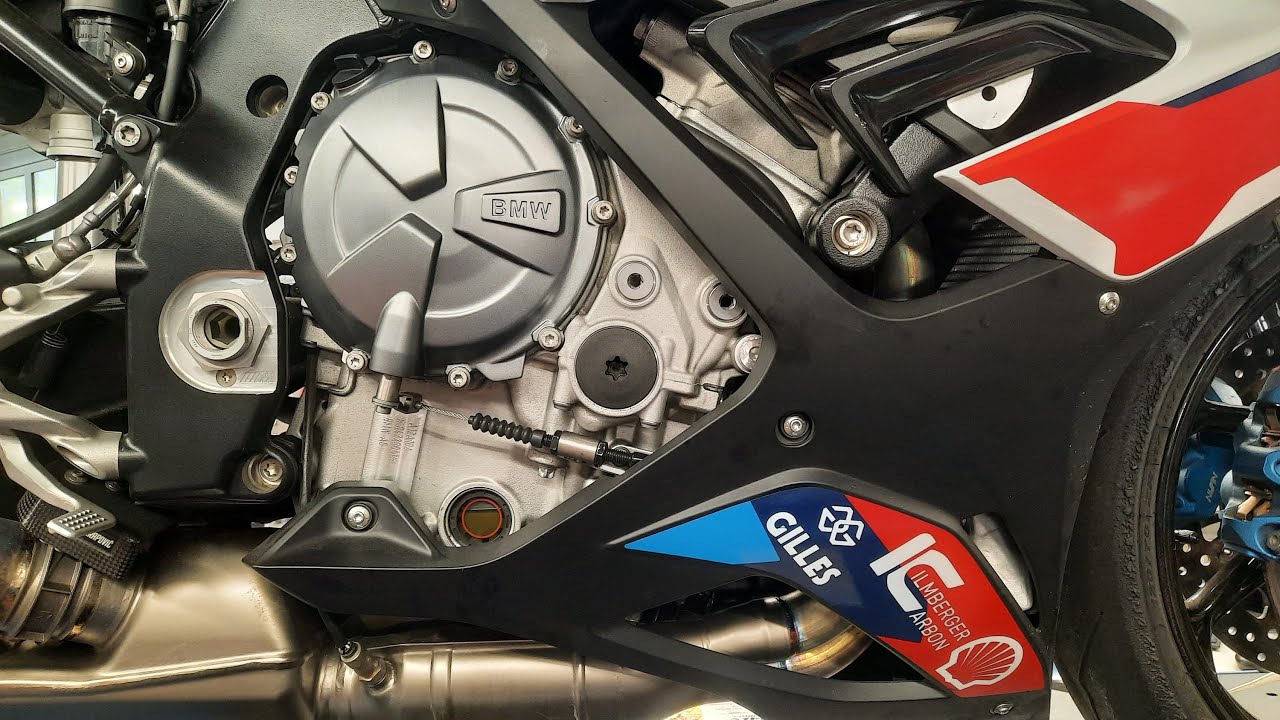BMW M 1000 (R, RR, XR) Changing the engine oil