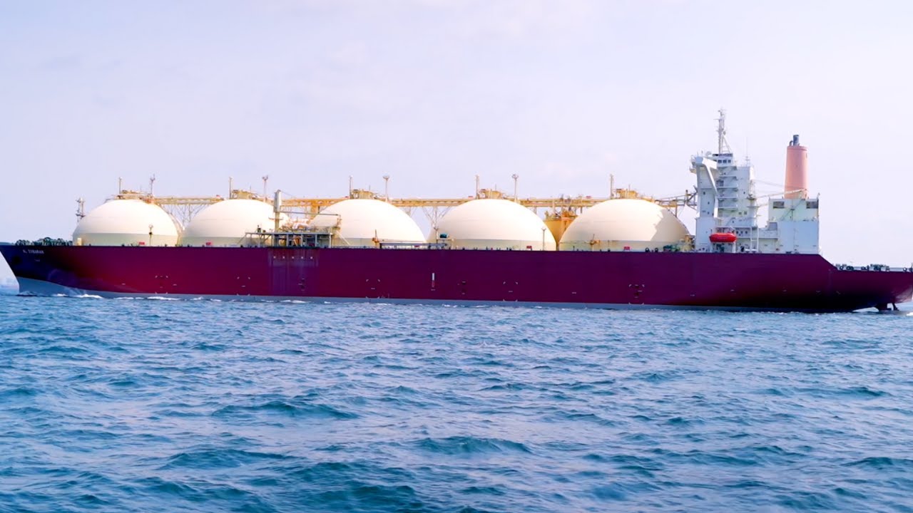 Sailing the Future: Uncut LNG Ship Footage