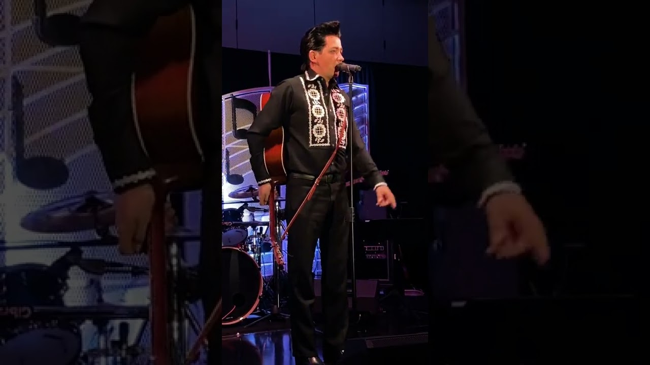 Cliff Wright as Johnny
