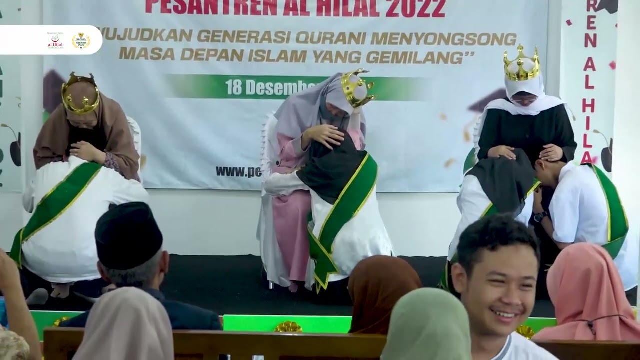 Sungkeman Kepada Orang Tua - Wisuda Tahfidz Akbar Pesantren Al Hilal 2022