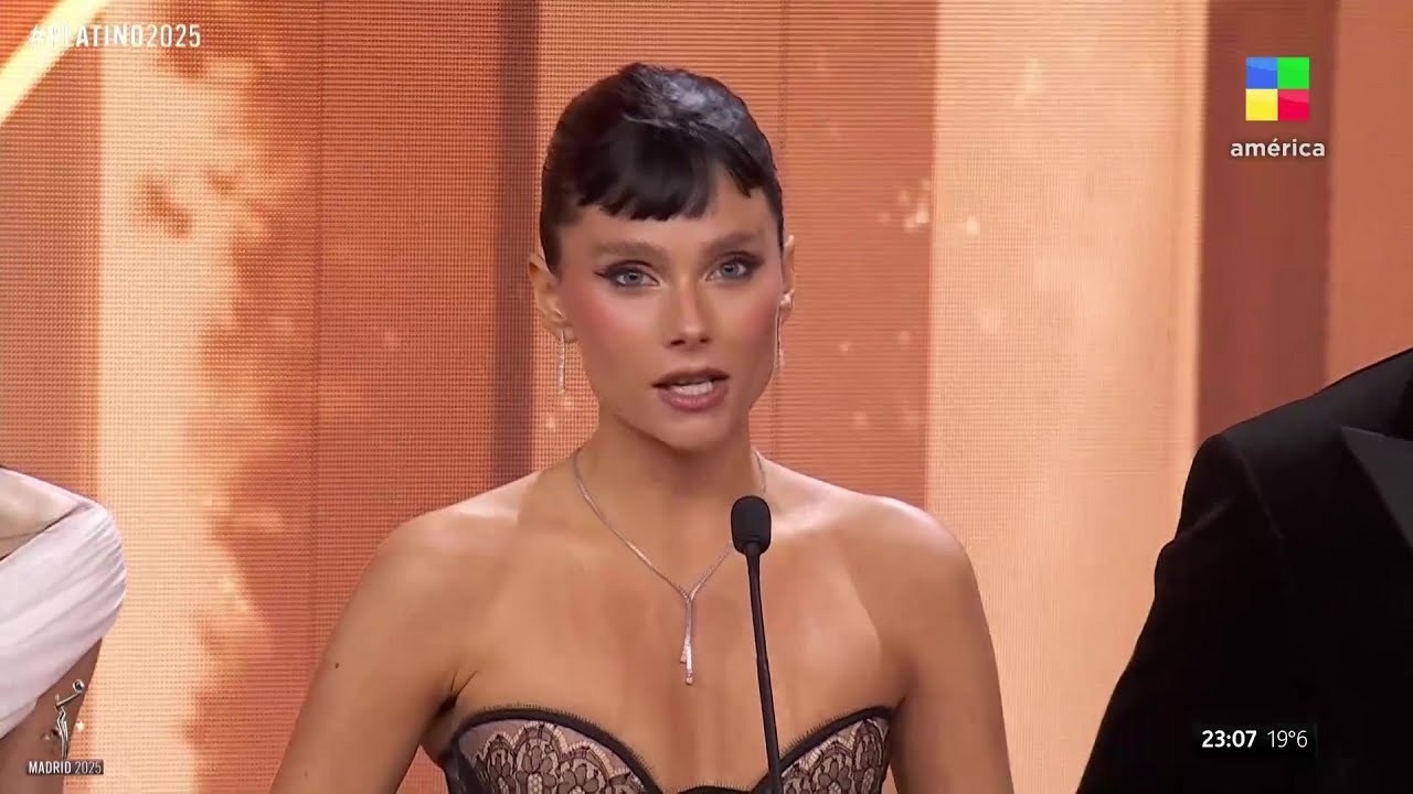 🔥EL IMPACTANTE LOOK DE LA ARGENTINA VALENTINA ZENERE en los Premios Platino 2025