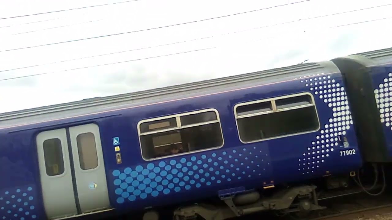 a ScotRail class 318252+320304 to Dalmuir 1/8/22