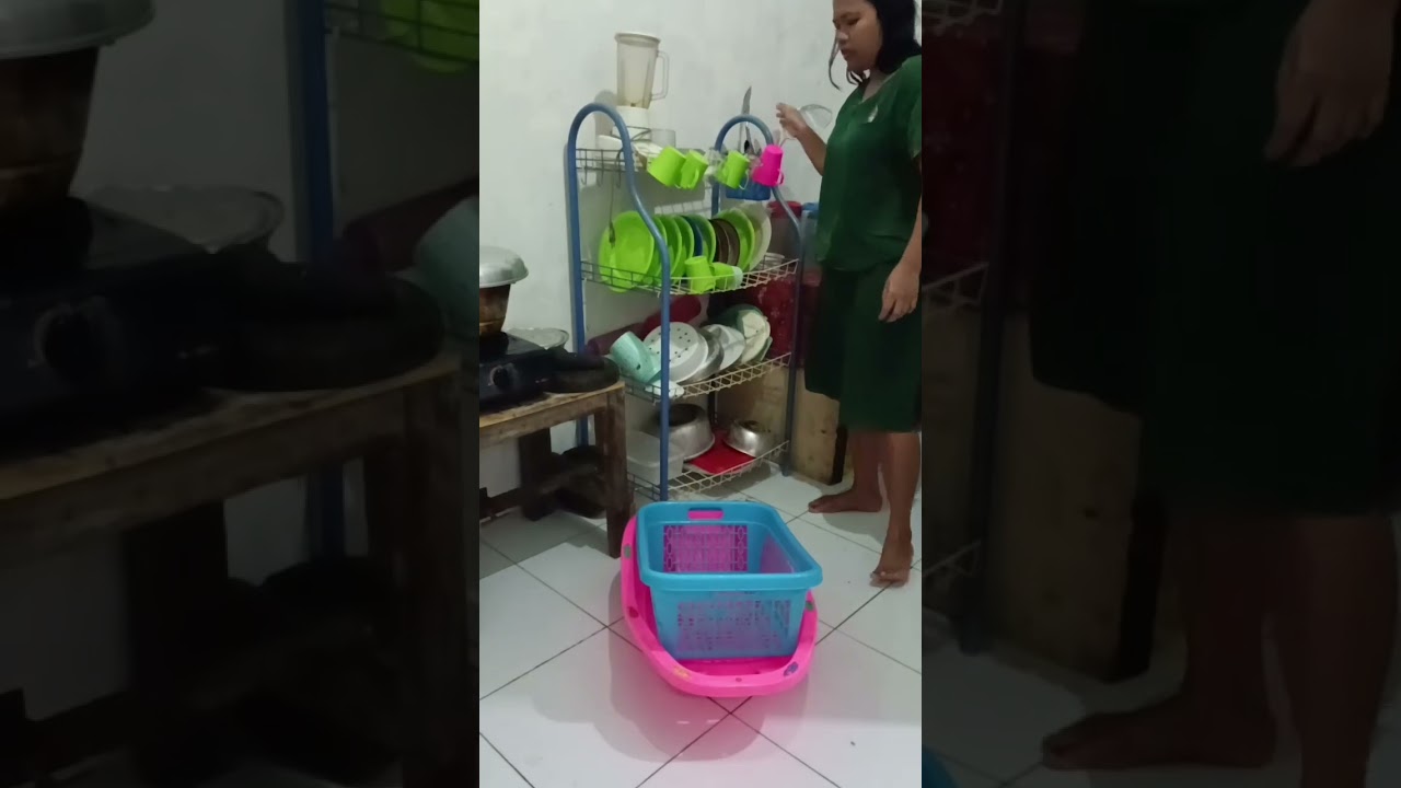 Sekarang kalo lagi datang  hujan pasti disertai angin kencang