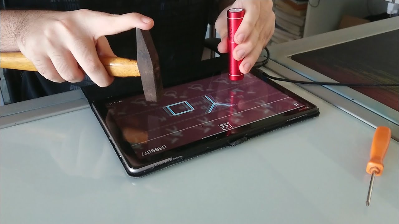 (phigros) goodtek with hammer and a powerbank