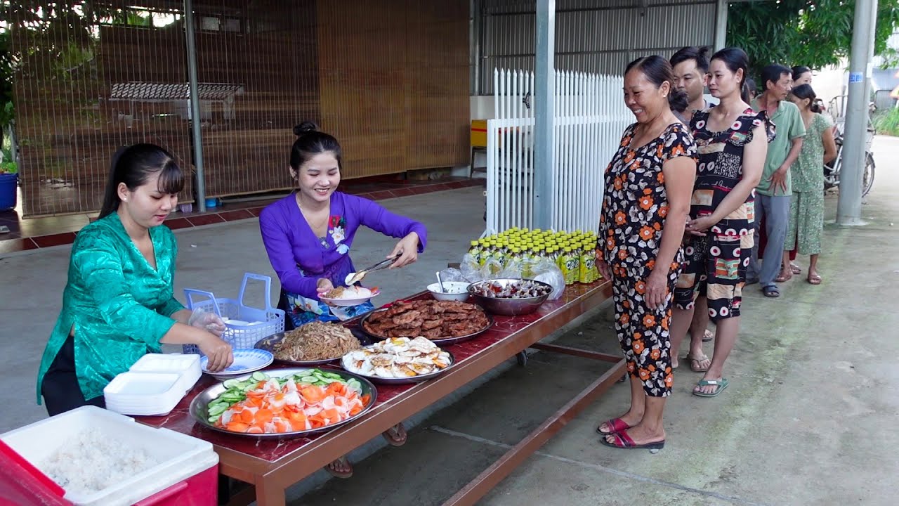 Chú Hùng Tặng 100 Phần Cơm Sườn Bì Trứng đến Bà Con ở Quê | HQ #1377
