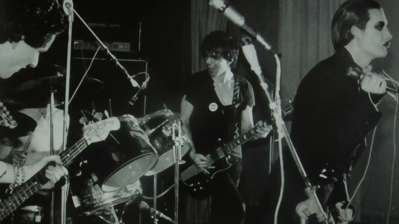 DAMNED : Born to kill (Live)