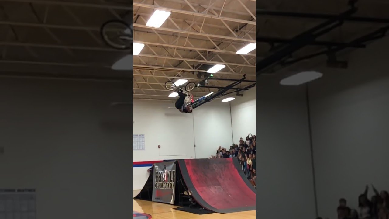 Everyone went CRAZY! 🤯 #bmx #bmxfreestyle #ride #tricks #park #shows #schoolshow