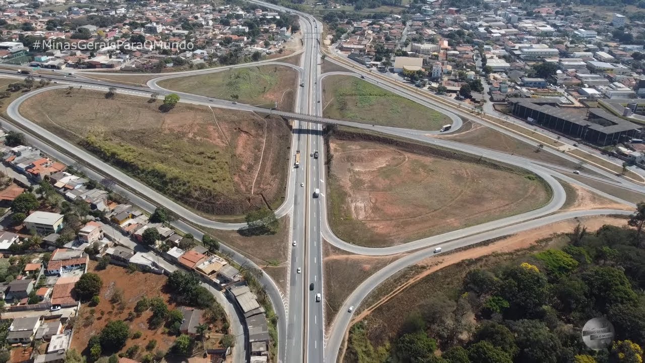 TREVO BR 262 COM 050 EM JUATUBA MINAS GERAIS BRASIL.
