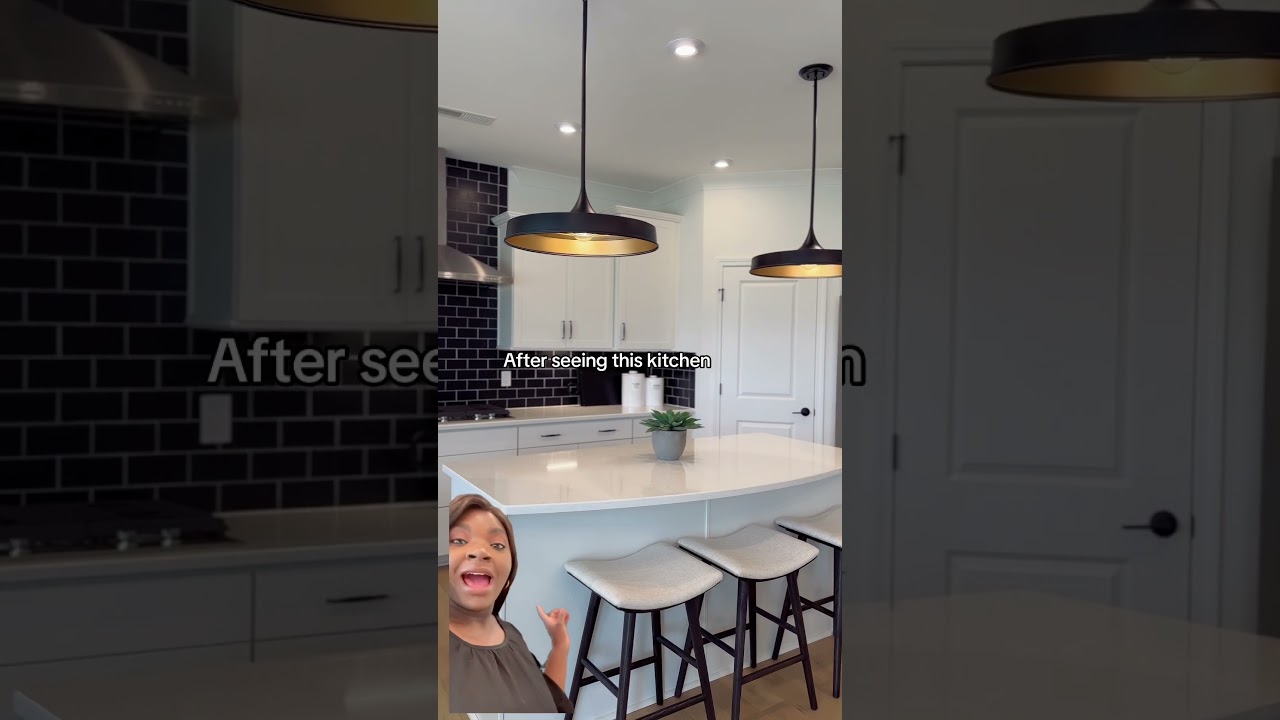 Would you do the black backsplash/accent in your kitchen? 🤔 